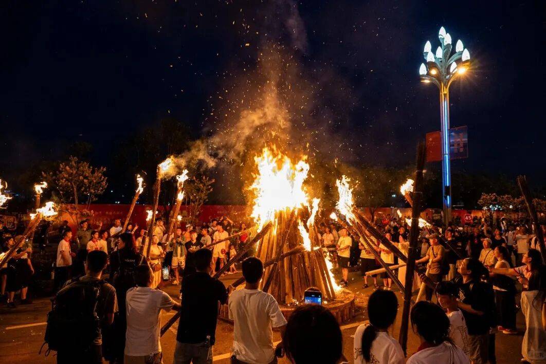 可以！烟花、音乐会、篝火晚会解锁N种玩法→MG不朽情缘正版屯昌跨年夜元旦活动“香”当(图9)